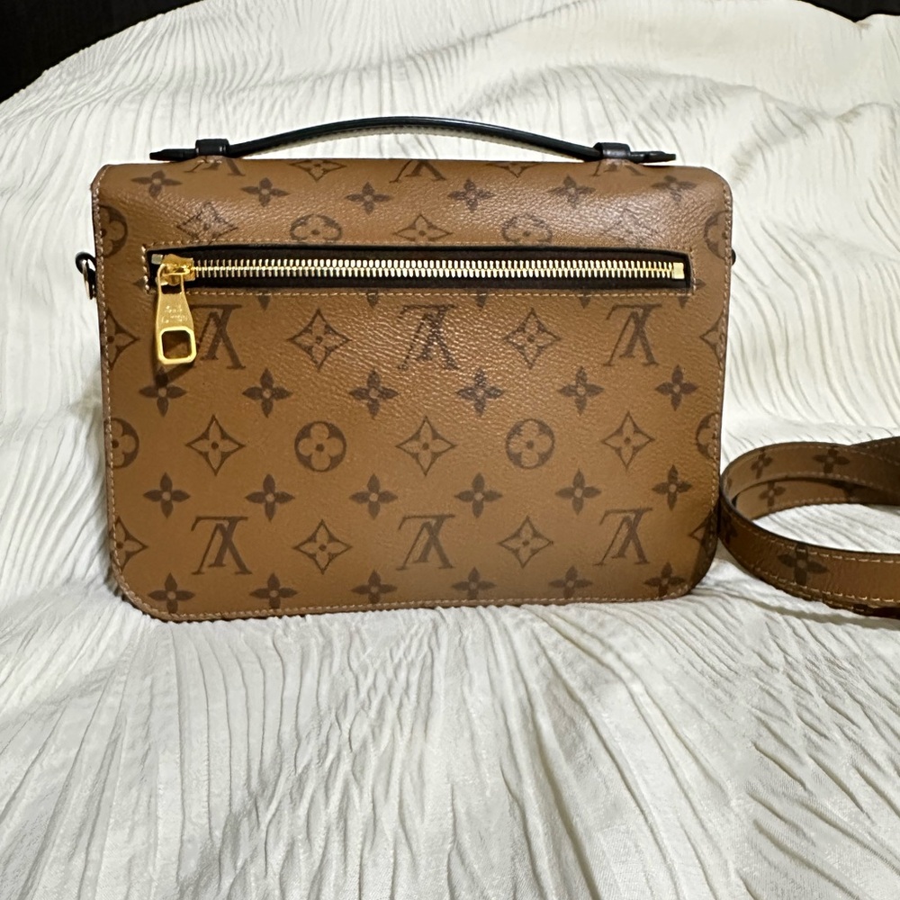 Pochette Métis Reverse Monogram Microchip - Picture 2 of 6